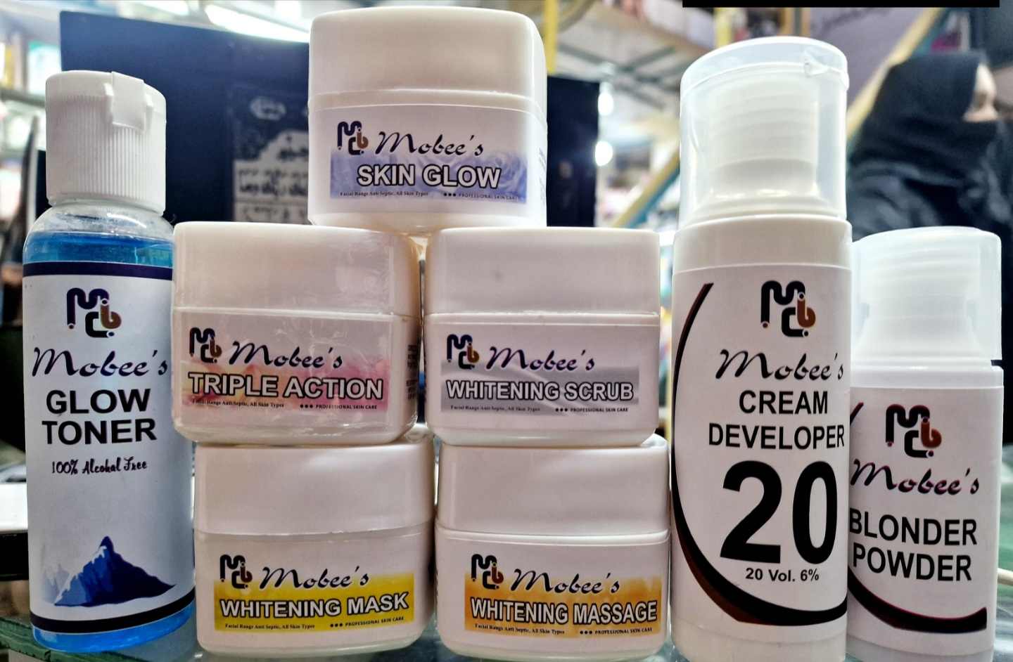 Mobees complete Whitening Facial