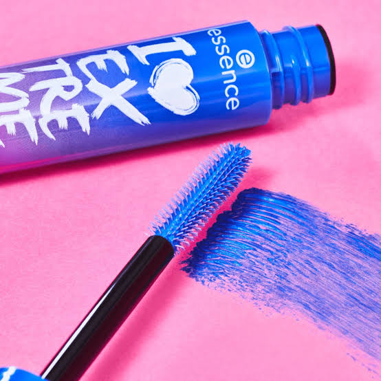 Essence I Love Extreme Blue Crazy Volume Mascara Blue mascara